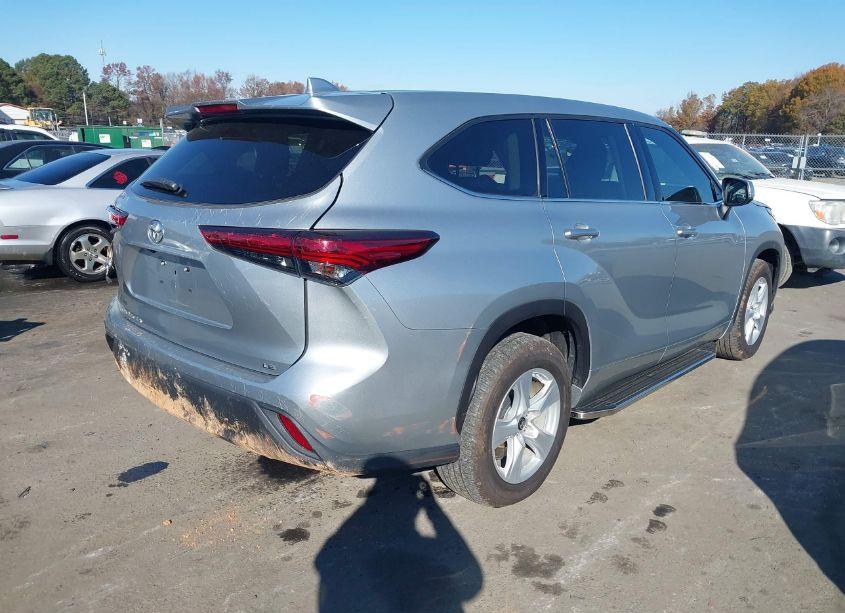 Photo 4 of 2020 Toyota Highlander LE (VIN 5TDZZRAHXLS015158)