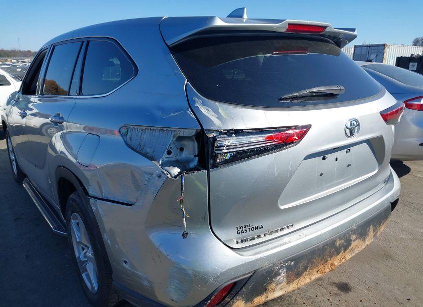 Photo 6 of 2020 Toyota Highlander LE (VIN 5TDZZRAHXLS015158)