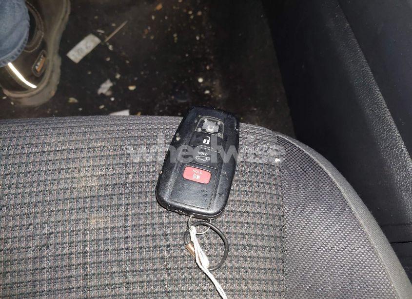 Photo 11 of 2020 Toyota Highlander LE (VIN 5TDZZRAHXLS503252)