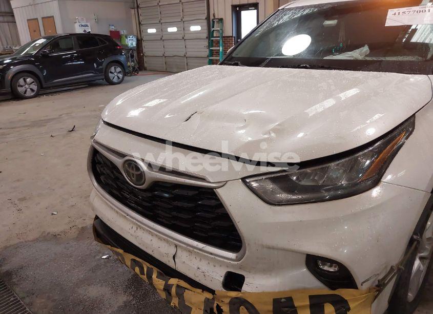 Photo 12 of 2020 Toyota Highlander LE (VIN 5TDZZRAHXLS503252)