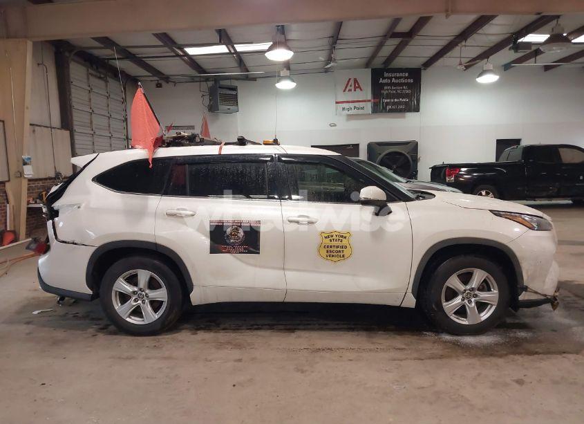 Photo 14 of 2020 Toyota Highlander LE (VIN 5TDZZRAHXLS503252)