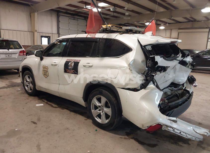 Photo 3 of 2020 Toyota Highlander LE (VIN 5TDZZRAHXLS503252)