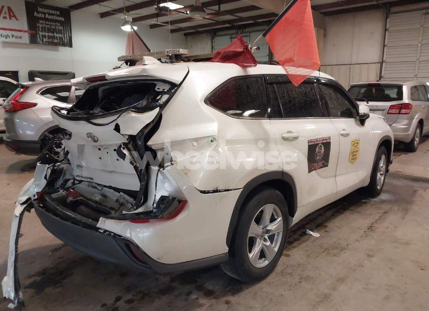 Photo 4 of 2020 Toyota Highlander LE (VIN 5TDZZRAHXLS503252)