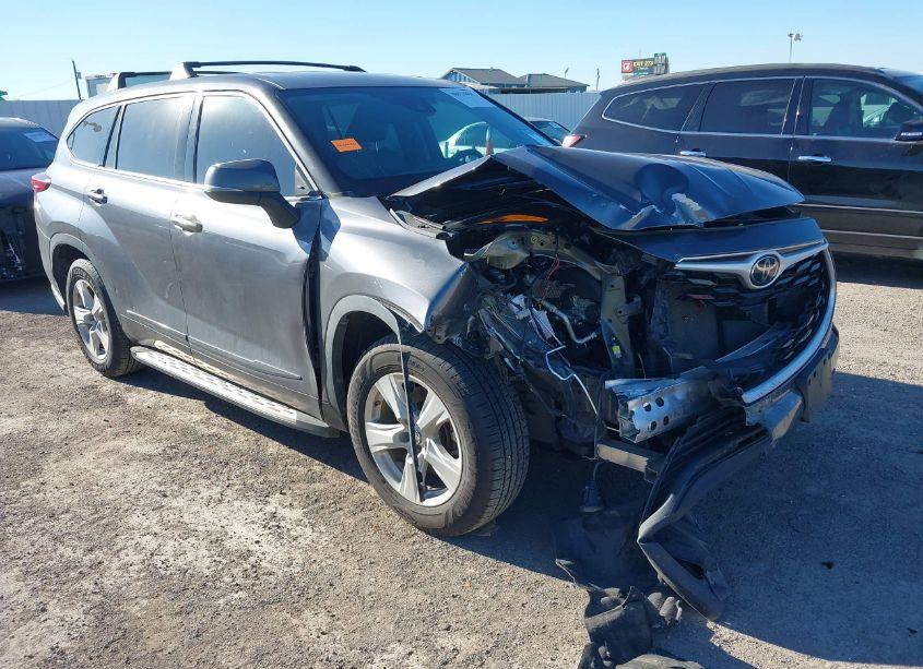 2021 Toyota Highlander LE (VIN 5TDZZRAHXMS083865) main photo