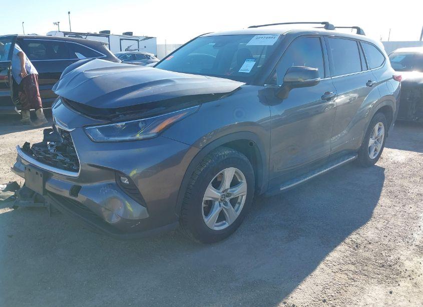 Photo 2 of 2021 Toyota Highlander LE (VIN 5TDZZRAHXMS083865)