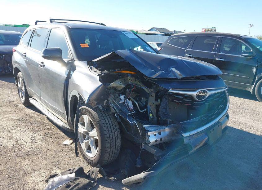 Photo 6 of 2021 Toyota Highlander LE (VIN 5TDZZRAHXMS083865)