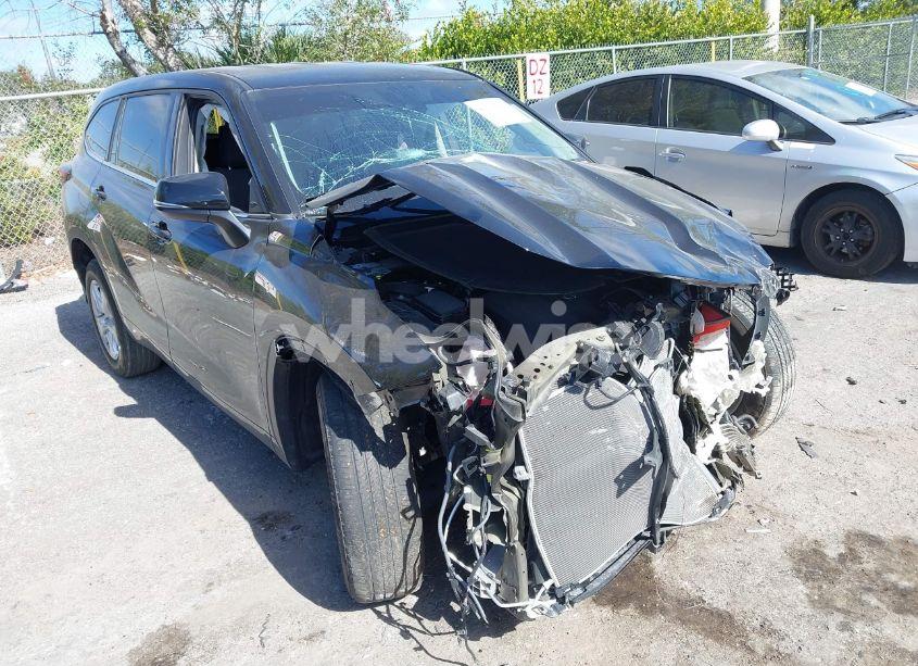 Photo 11 of 2022 Toyota Highlander (VIN 5TDZZRAHXNS130507)