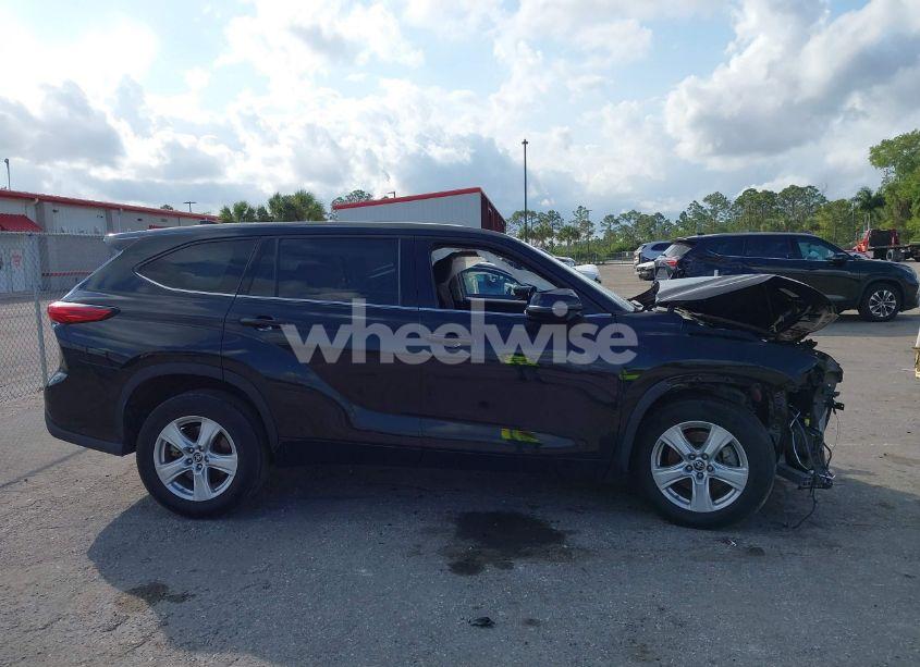 Photo 13 of 2022 Toyota Highlander (VIN 5TDZZRAHXNS130507)
