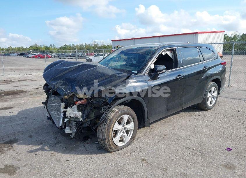 Photo 2 of 2022 Toyota Highlander (VIN 5TDZZRAHXNS130507)