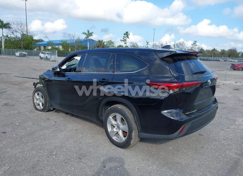 Photo 3 of 2022 Toyota Highlander (VIN 5TDZZRAHXNS130507)