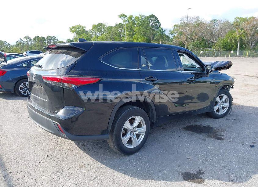 Photo 4 of 2022 Toyota Highlander (VIN 5TDZZRAHXNS130507)