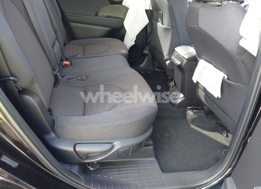 Photo 8 of 2022 Toyota Highlander (VIN 5TDZZRAHXNS130507)