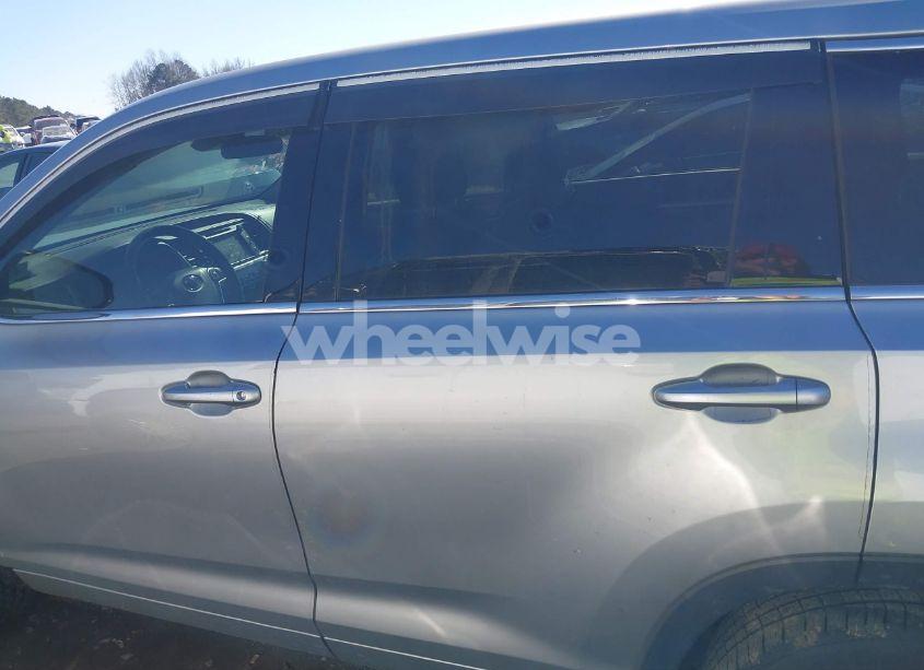 Photo 14 of 2017 Toyota Highlander LE PLUS (VIN 5TDZZRFH0HS217300)