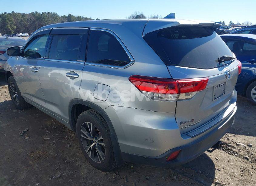 Photo 3 of 2017 Toyota Highlander LE PLUS (VIN 5TDZZRFH0HS217300)