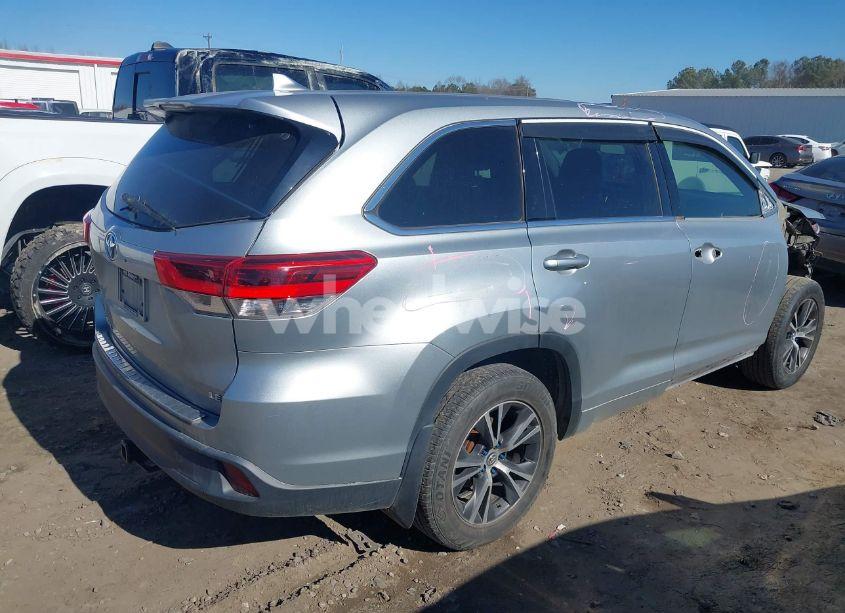 Photo 4 of 2017 Toyota Highlander LE PLUS (VIN 5TDZZRFH0HS217300)