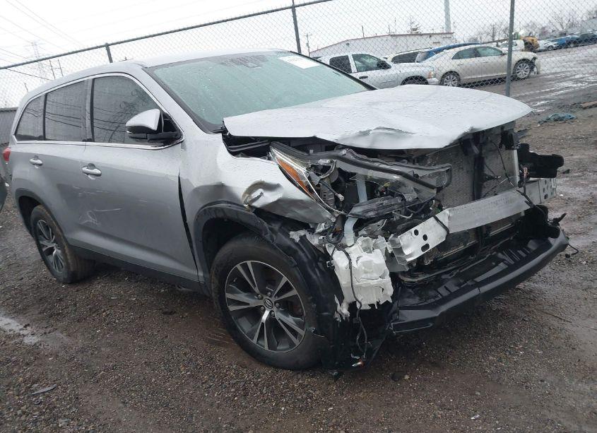 2019 Toyota Highlander LE PLUS (VIN 5TDZZRFH0KS293817) main photo