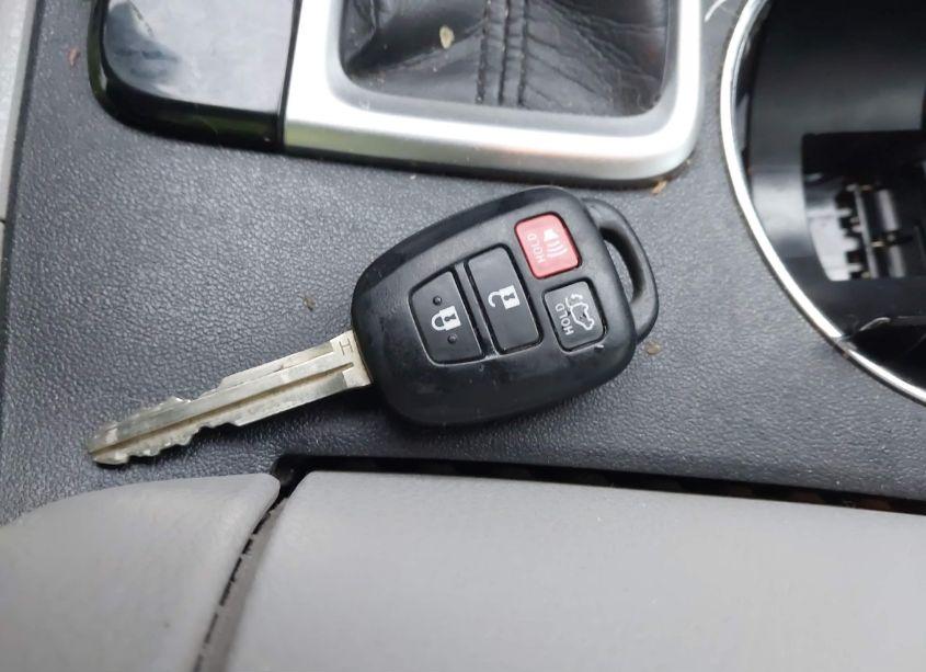 Photo 11 of 2019 Toyota Highlander LE PLUS (VIN 5TDZZRFH0KS293817)