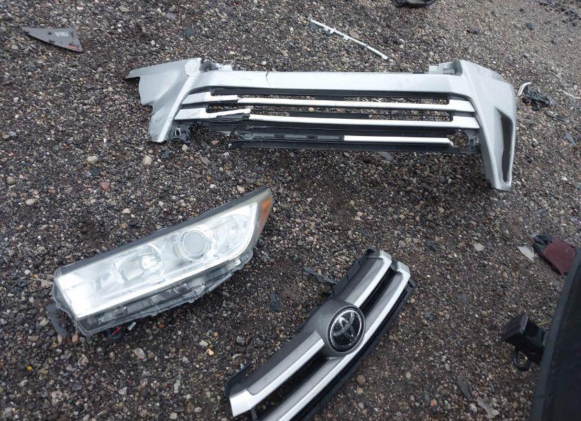 Photo 12 of 2019 Toyota Highlander LE PLUS (VIN 5TDZZRFH0KS293817)