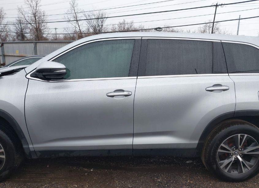 Photo 15 of 2019 Toyota Highlander LE PLUS (VIN 5TDZZRFH0KS293817)