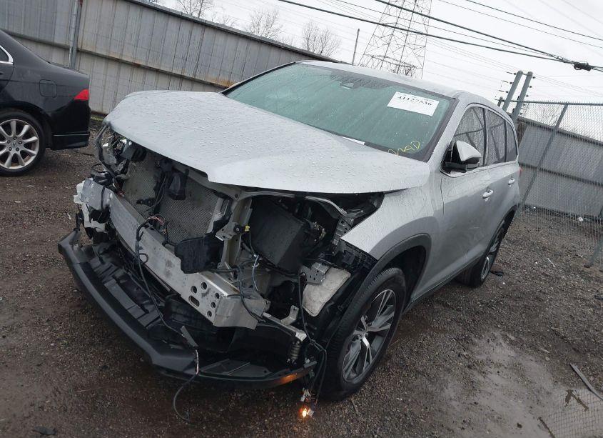 Photo 2 of 2019 Toyota Highlander LE PLUS (VIN 5TDZZRFH0KS293817)