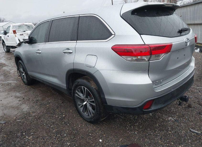 Photo 3 of 2019 Toyota Highlander LE PLUS (VIN 5TDZZRFH0KS293817)