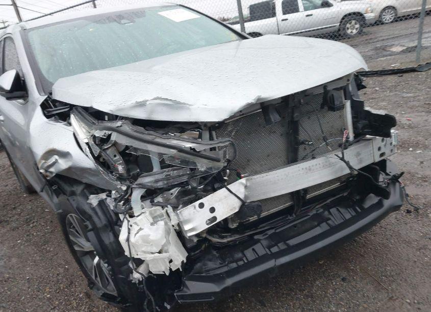 Photo 6 of 2019 Toyota Highlander LE PLUS (VIN 5TDZZRFH0KS293817)