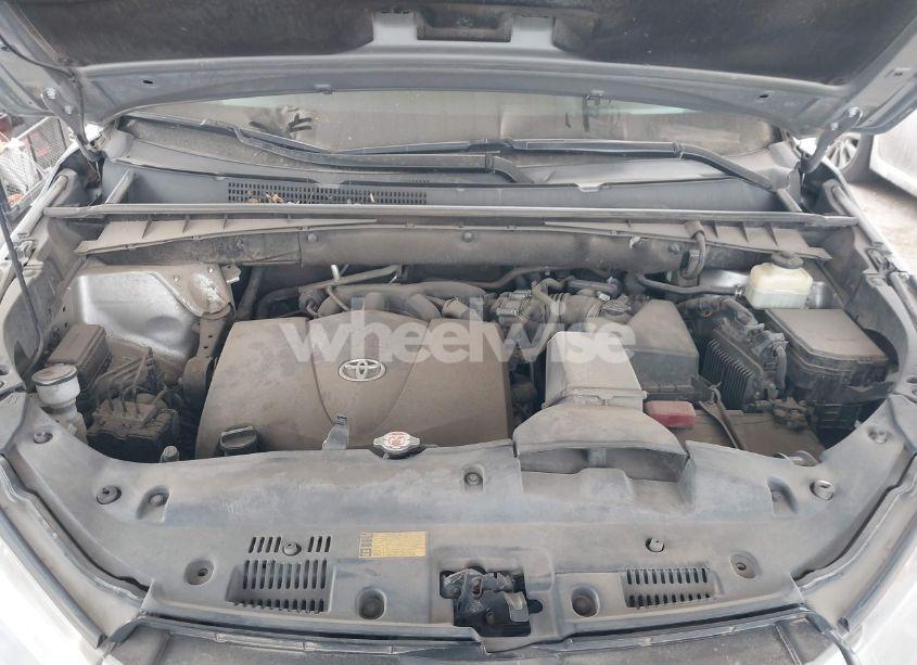 Photo 10 of 2018 Toyota Highlander LE PLUS (VIN 5TDZZRFH1JS260193)