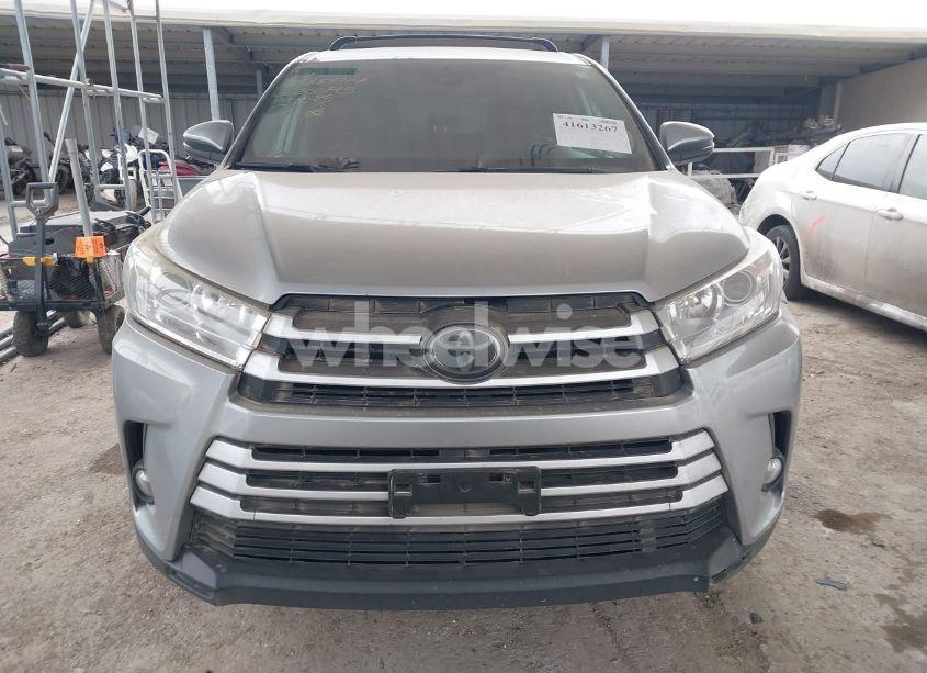 Photo 12 of 2018 Toyota Highlander LE PLUS (VIN 5TDZZRFH1JS260193)