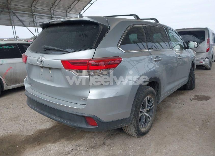 Photo 4 of 2018 Toyota Highlander LE PLUS (VIN 5TDZZRFH1JS260193)