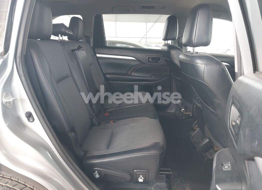 Photo 8 of 2018 Toyota Highlander LE PLUS (VIN 5TDZZRFH1JS260193)