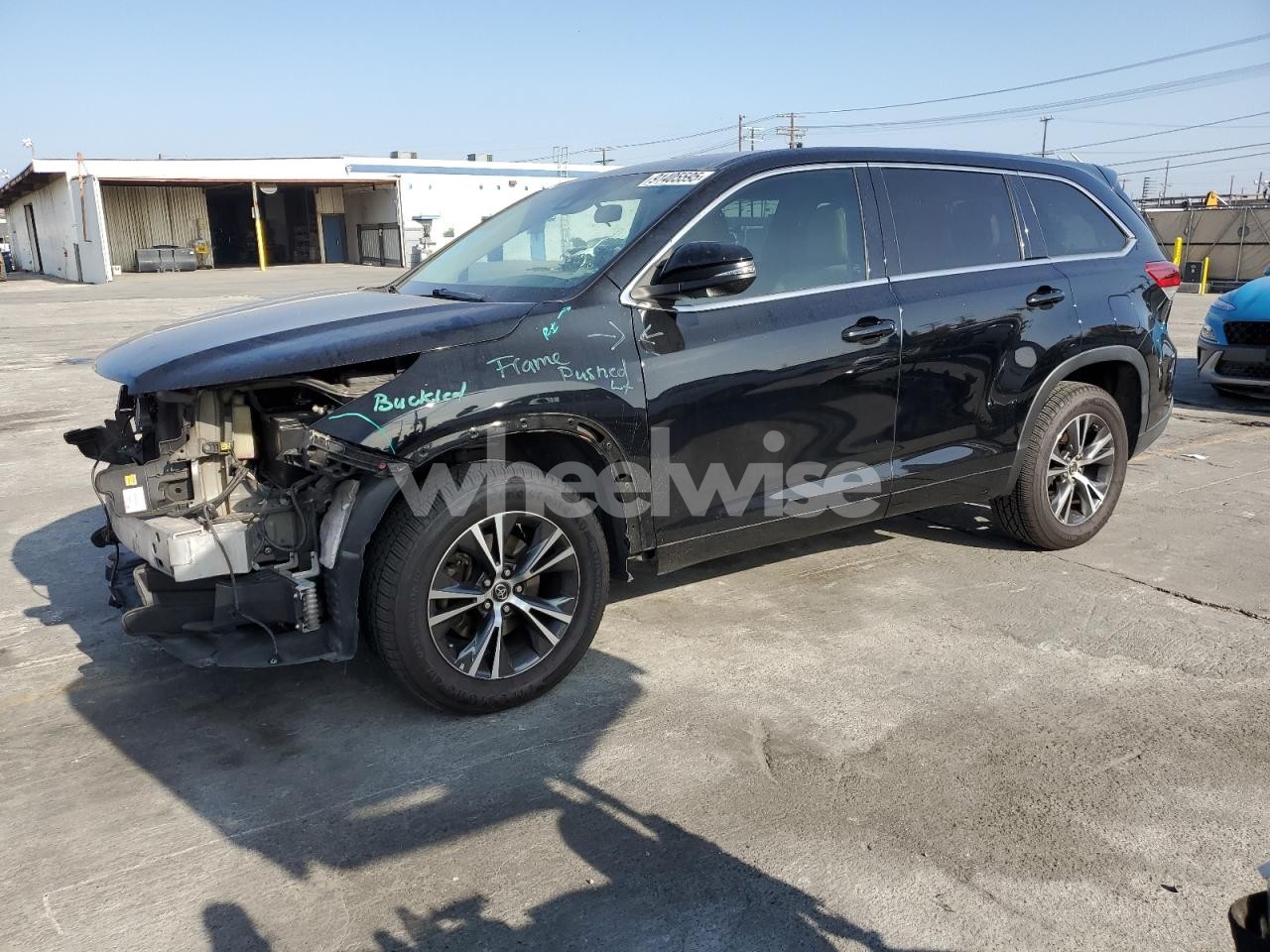2018 TOYOTA HIGHLANDER LE N/A (VIN 5TDZZRFH1JS269007) main photo