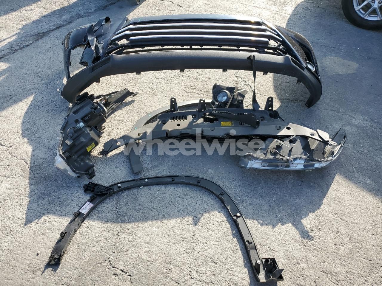 Photo 13 of 2018 TOYOTA HIGHLANDER LE N/A (VIN 5TDZZRFH1JS269007)