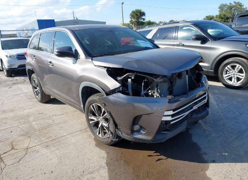 2018 Toyota Highlander LE PLUS (VIN 5TDZZRFH1JS278483) main photo