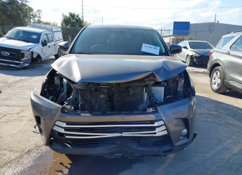 Photo 11 of 2018 Toyota Highlander LE PLUS (VIN 5TDZZRFH1JS278483)