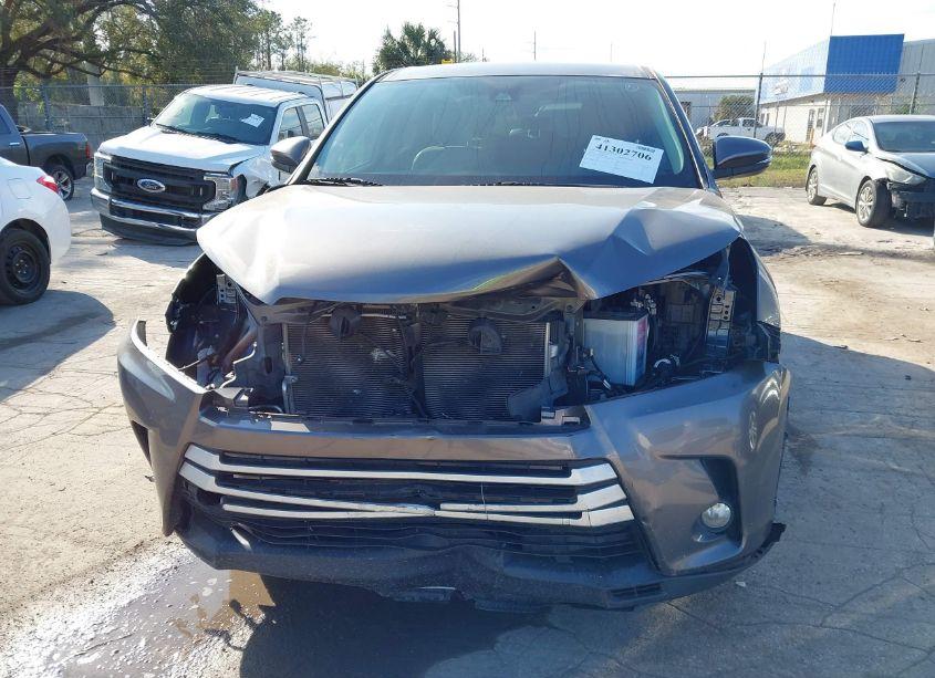 Photo 6 of 2018 Toyota Highlander LE PLUS (VIN 5TDZZRFH1JS278483)