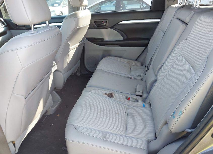 Photo 8 of 2018 Toyota Highlander LE PLUS (VIN 5TDZZRFH1JS278483)