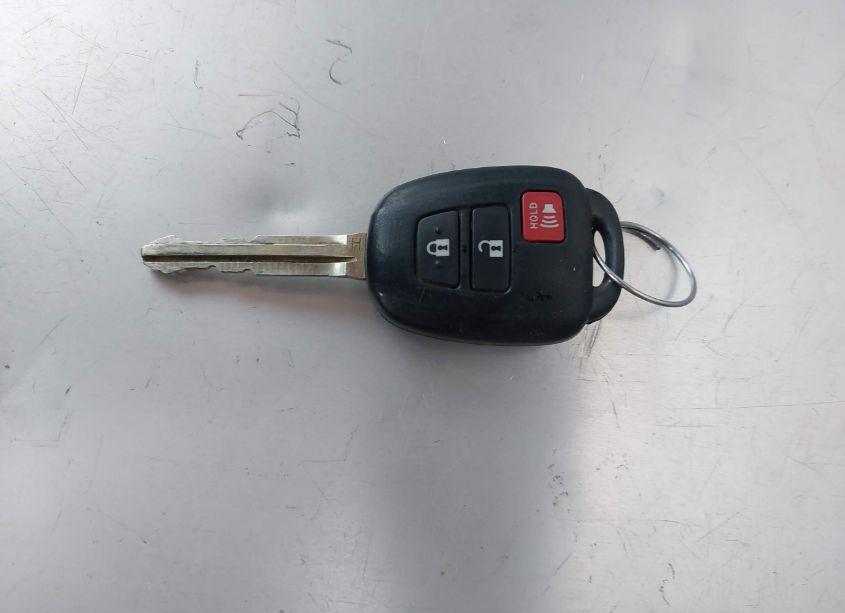 Photo 11 of 2018 Toyota Highlander LE (VIN 5TDZZRFH1JS281917)