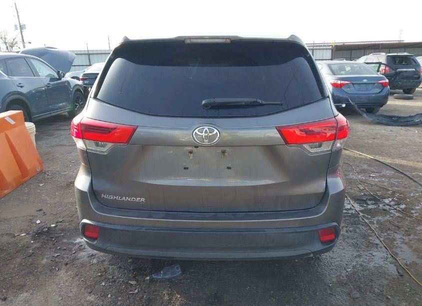 Photo 16 of 2018 Toyota Highlander LE (VIN 5TDZZRFH1JS281917)