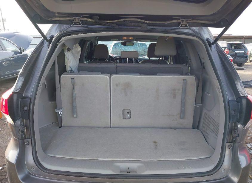 Photo 8 of 2018 Toyota Highlander LE (VIN 5TDZZRFH1JS281917)