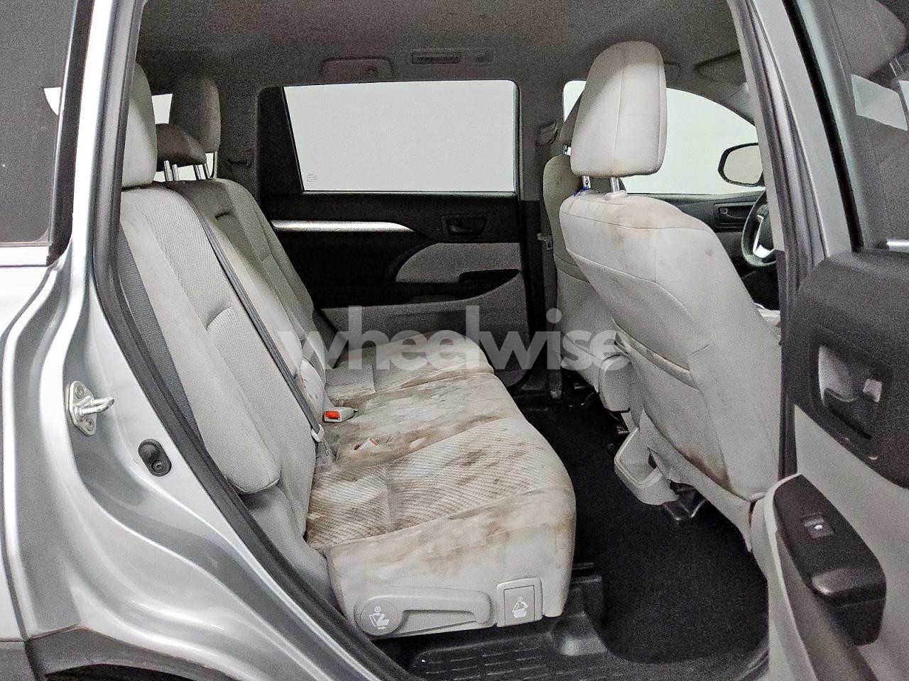 Photo 10 of 2019 TOYOTA HIGHLANDER LE (VIN 5TDZZRFH1KS345486)