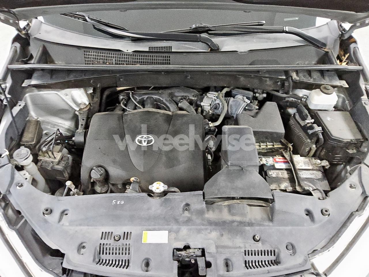 Photo 11 of 2019 TOYOTA HIGHLANDER LE (VIN 5TDZZRFH1KS345486)