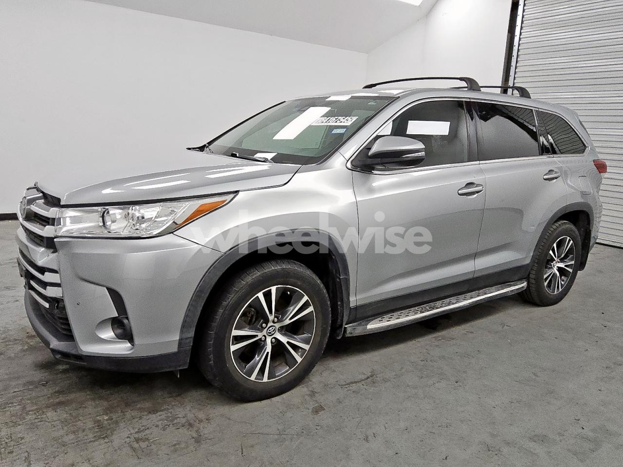 2019 TOYOTA HIGHLANDER LE (VIN 5TDZZRFH1KS345486) main photo