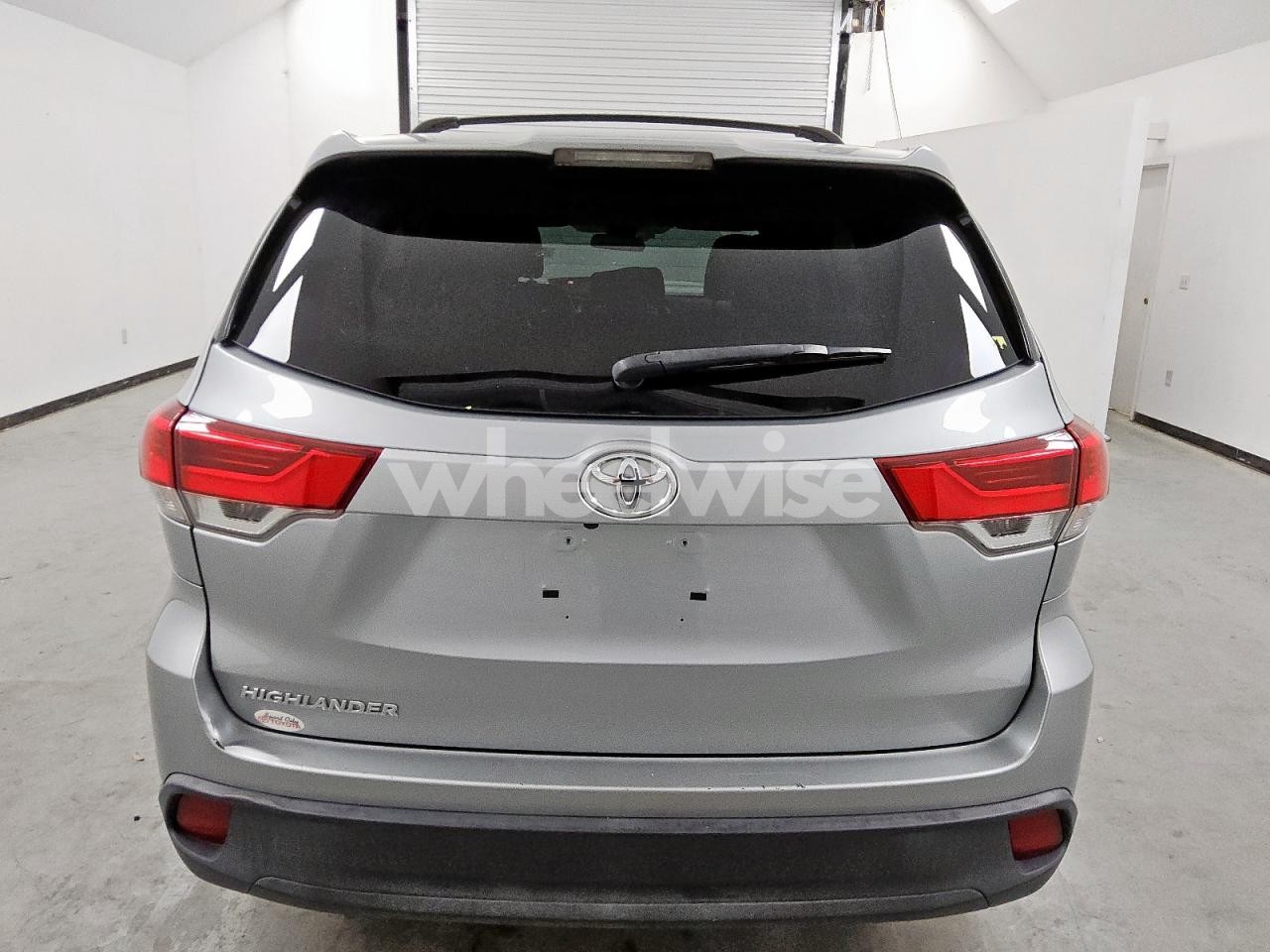 Photo 6 of 2019 TOYOTA HIGHLANDER LE (VIN 5TDZZRFH1KS345486)