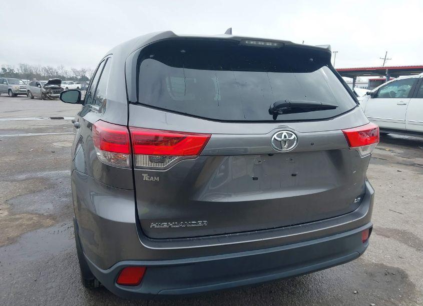 Photo 16 of 2018 Toyota Highlander LE PLUS (VIN 5TDZZRFH2JS272661)