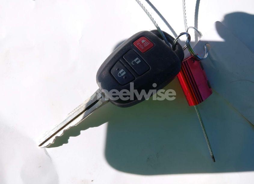 Photo 11 of 2018 Toyota Highlander LE (VIN 5TDZZRFH2JS274393)