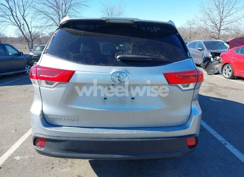Photo 16 of 2018 Toyota Highlander LE (VIN 5TDZZRFH2JS274393)