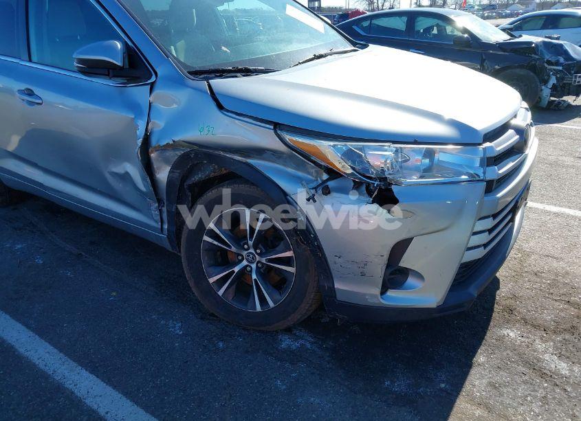 Photo 6 of 2018 Toyota Highlander LE (VIN 5TDZZRFH2JS274393)