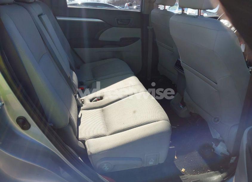 Photo 8 of 2018 Toyota Highlander LE (VIN 5TDZZRFH2JS274393)