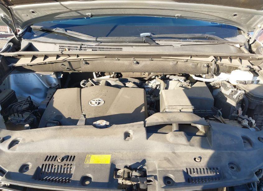 Photo 10 of 2019 Toyota Highlander LE PLUS (VIN 5TDZZRFH2KS301447)