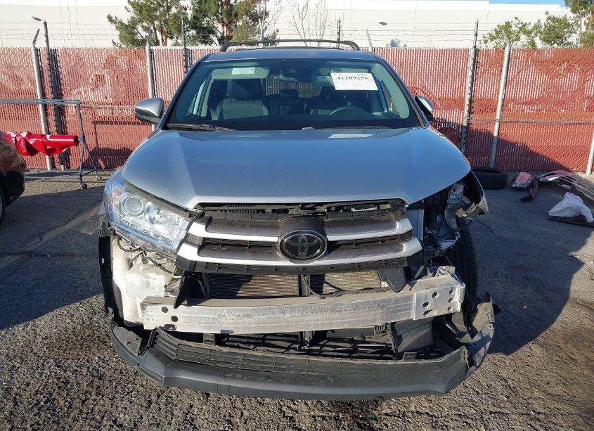 Photo 13 of 2019 Toyota Highlander LE PLUS (VIN 5TDZZRFH2KS301447)